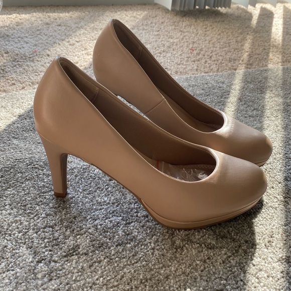 Nude Heels - Picture 1 of 8